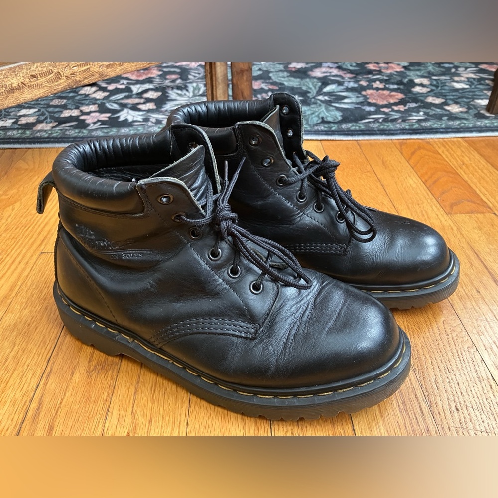 Dr Martens Made in England black leather boot, women’s size 8–8.5, vintage